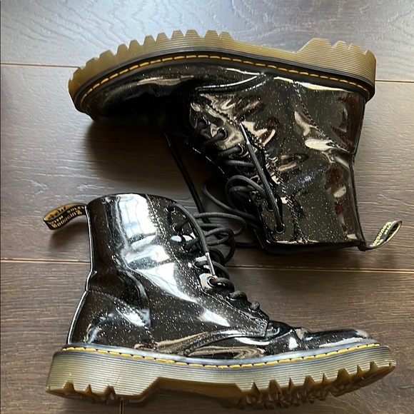 Dr. Martens Women’s Size US 7 Vegan Black and Gold Sparkles - Picture 2 of 3